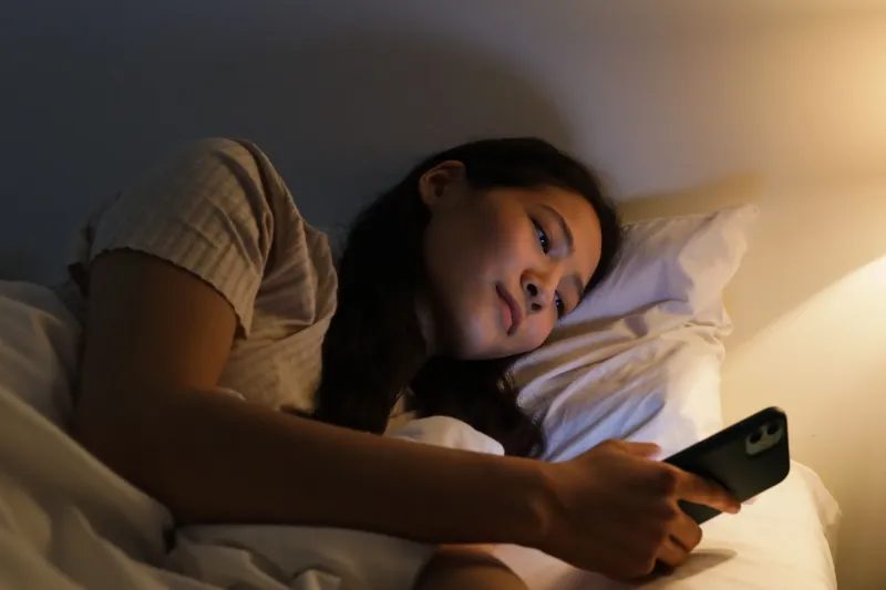 Why Your Phone Lights Up at 3 AM and You Actually Answer: The Science of the Surprise Stream